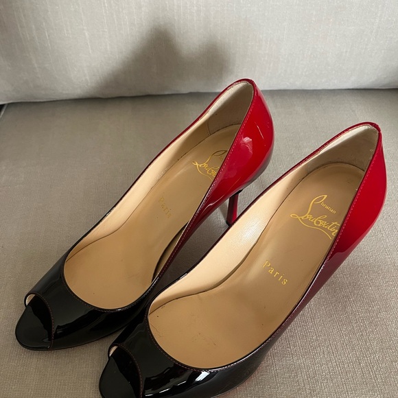 Striking Louboutin Red and Black High Heels with Peep-Toe Design - Picture 4 of 9